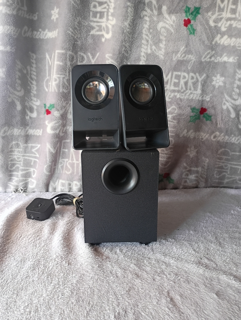 Logitech 2.1 Speaker System with Subwoofer - Black